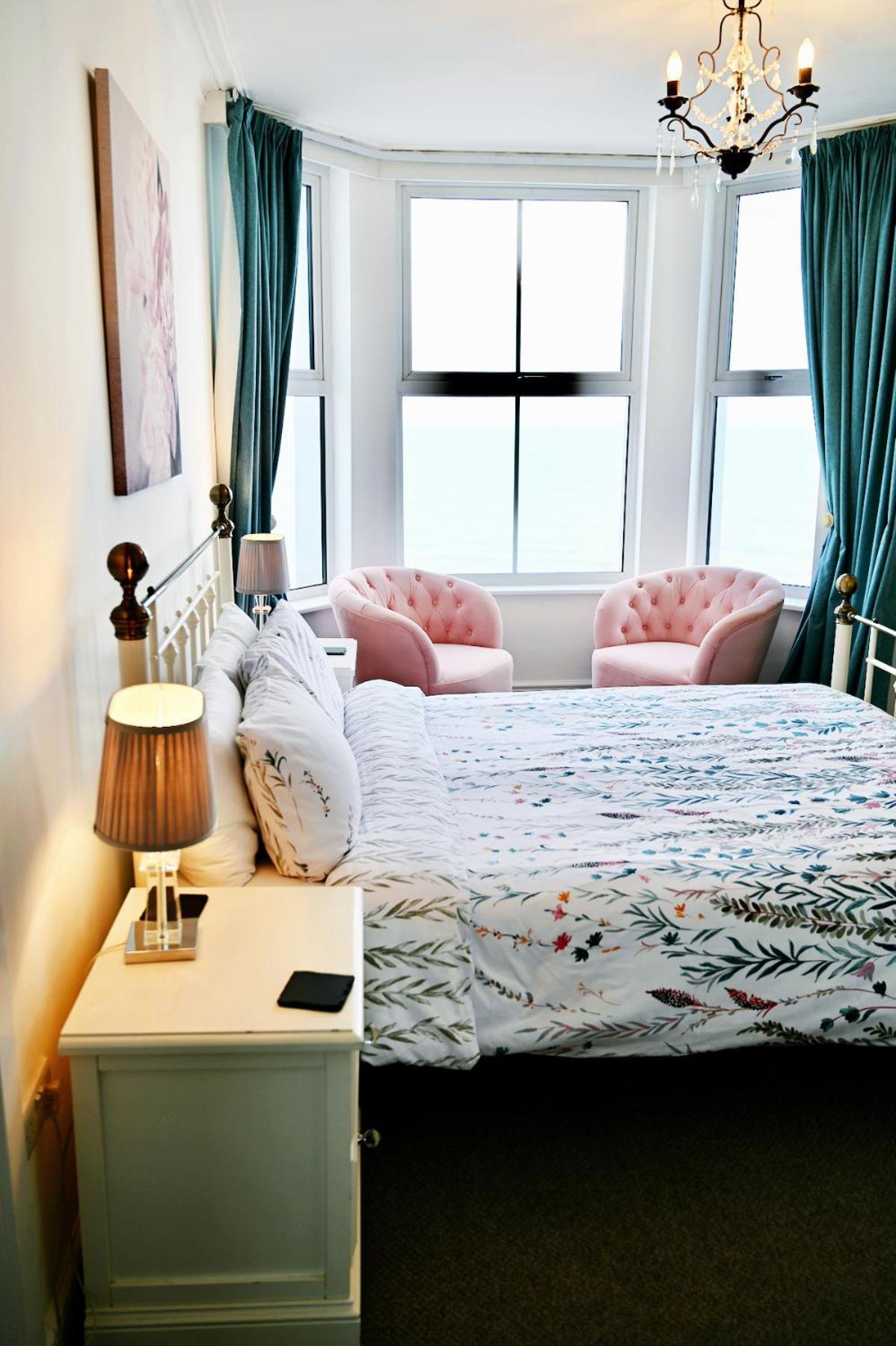 Glan Y Mor, Sleeps 20, 8 Bedrooms, 8 Bathrooms, Seafront, Крик'єт Екстер'єр фото